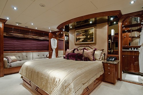 The 30m Yacht LIMITLESS