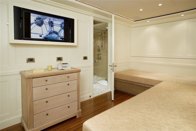 Twin Bed Cabin Aboard Yacht PERLE BLEUE