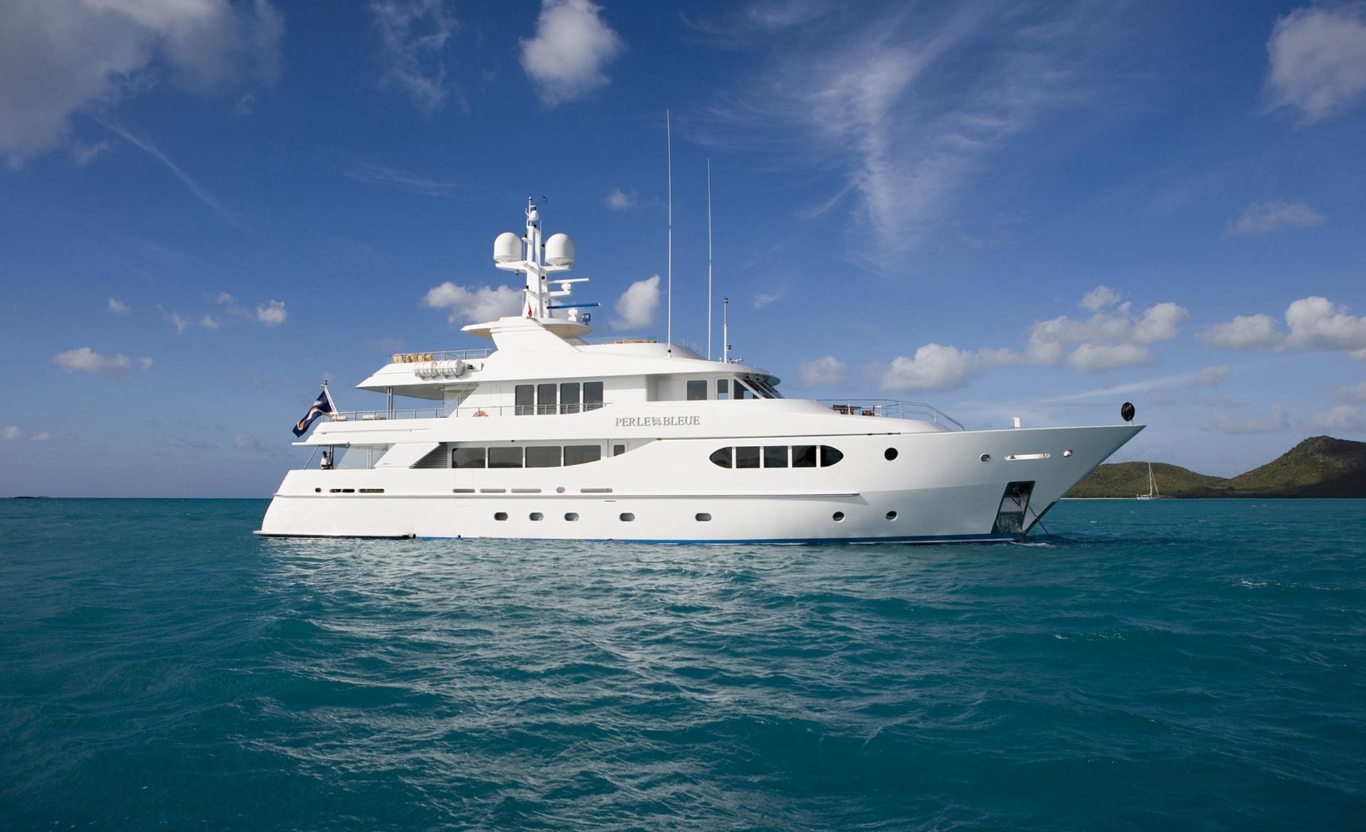 Profile On Board Yacht PERLE BLEUE