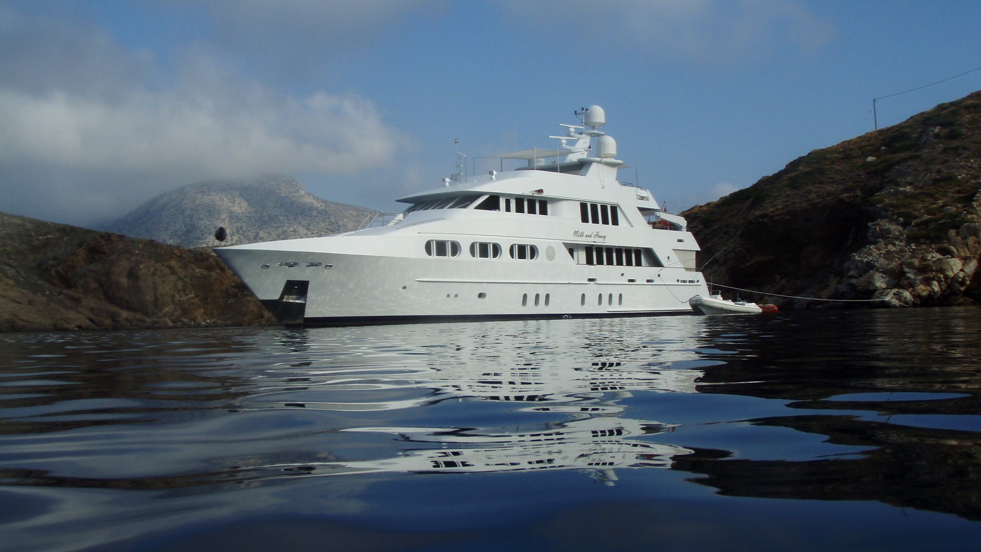 Profile On Board Yacht MILK AND HONEY