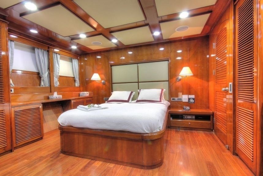 The 39m Yacht SEA DREAM