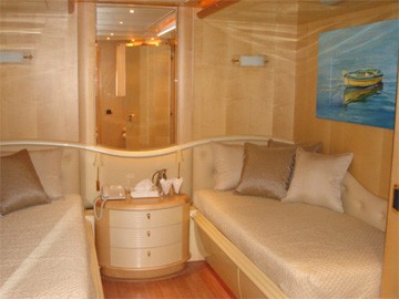 Twin Bed Stateroom On Yacht BLUE BREEZE