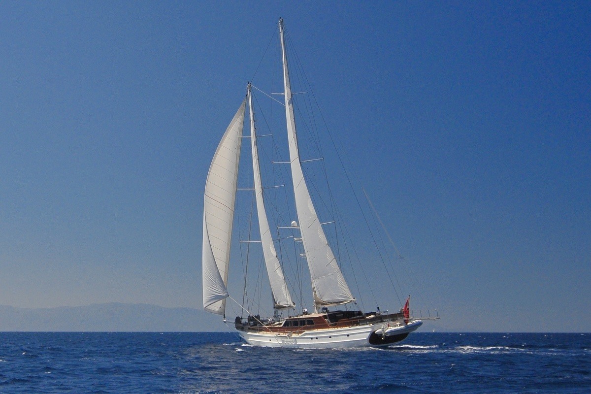 The 42m Yacht HIC SALTA