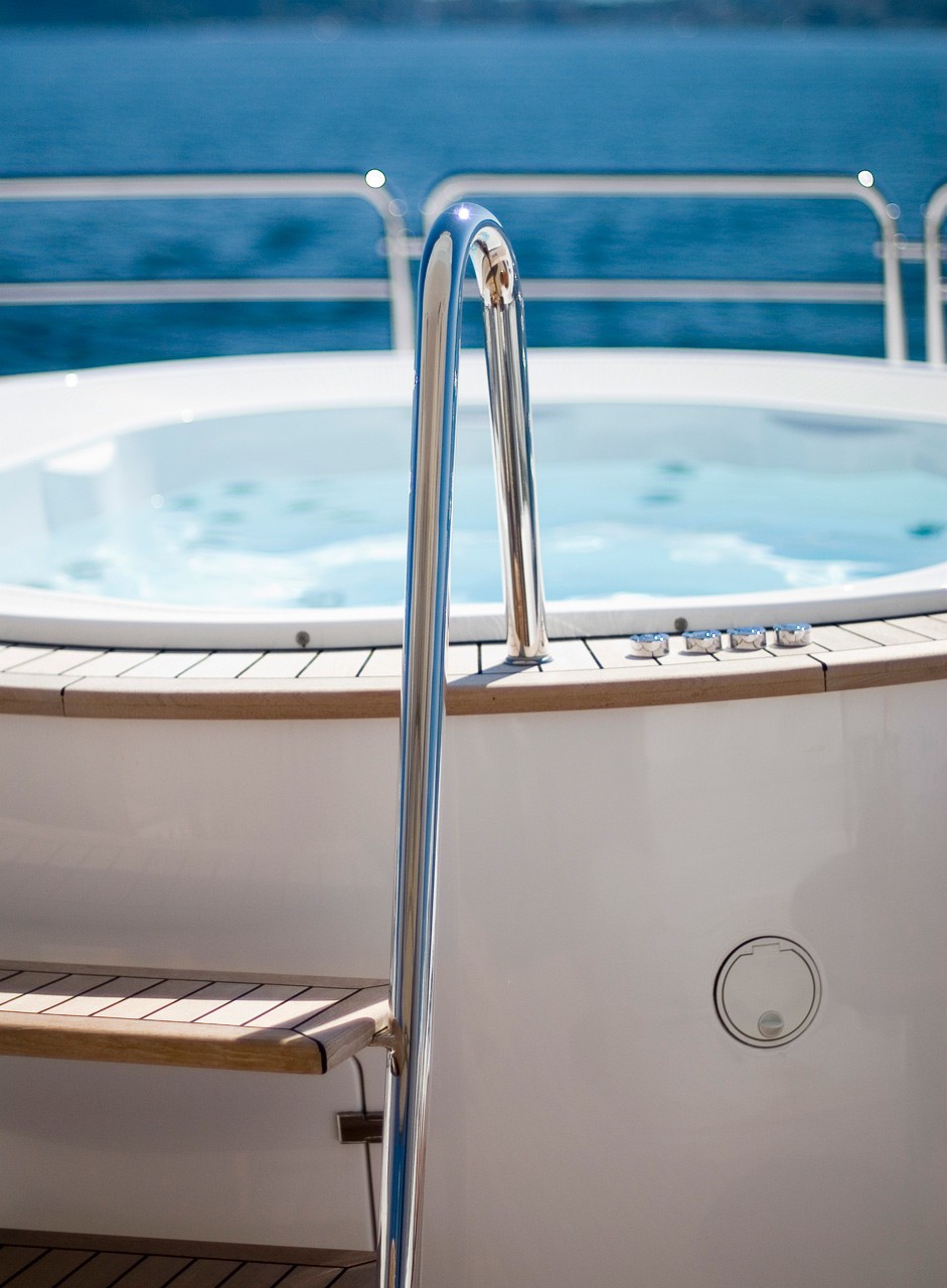 Jacuzzi Pool: Yacht BLUE VISION's Close Up Captured
