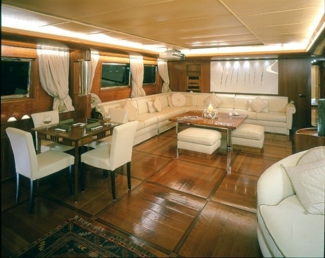 Sitting: Yacht CD TWO's Saloon Image