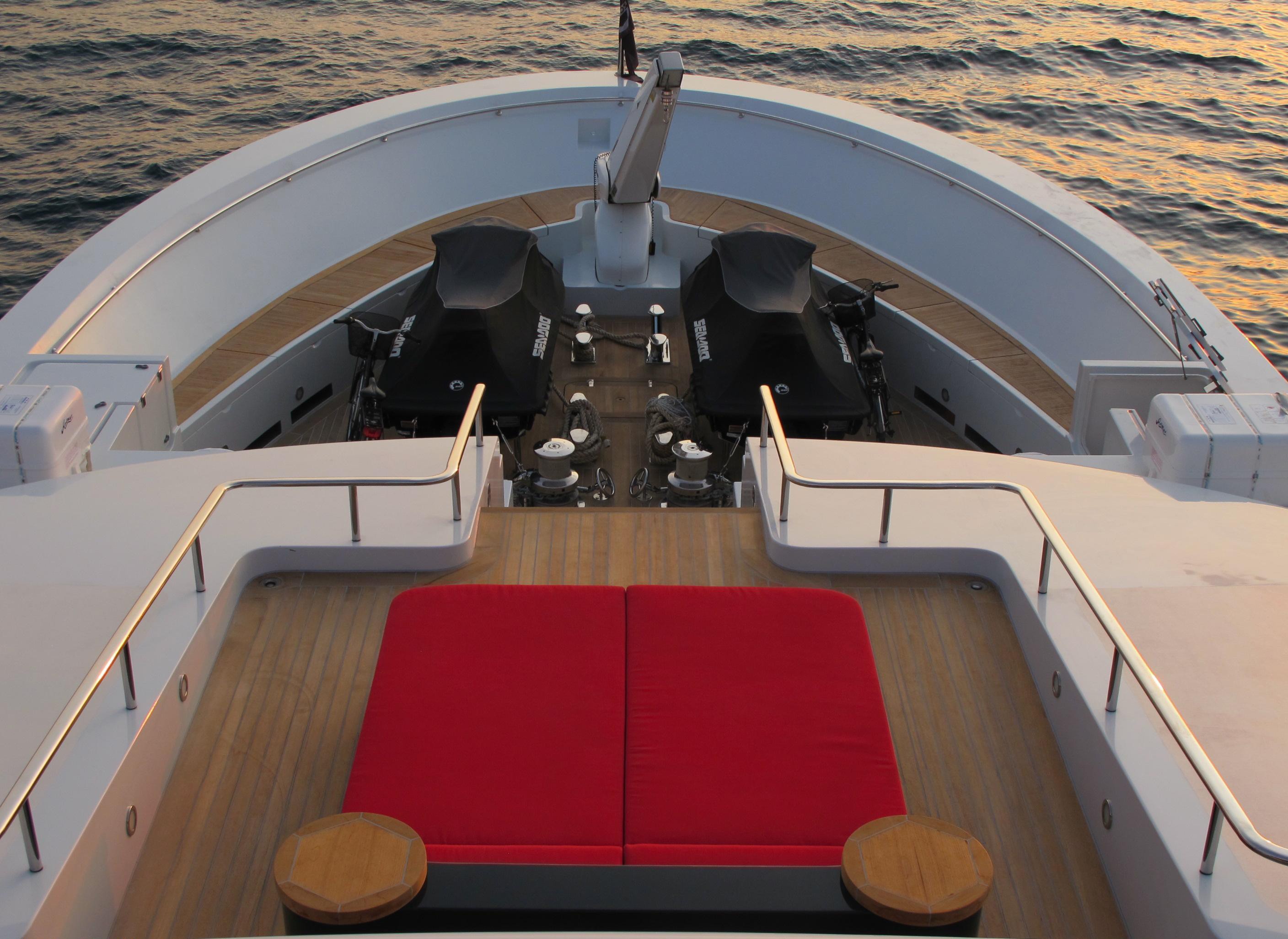 The 43m Yacht GRAYZONE