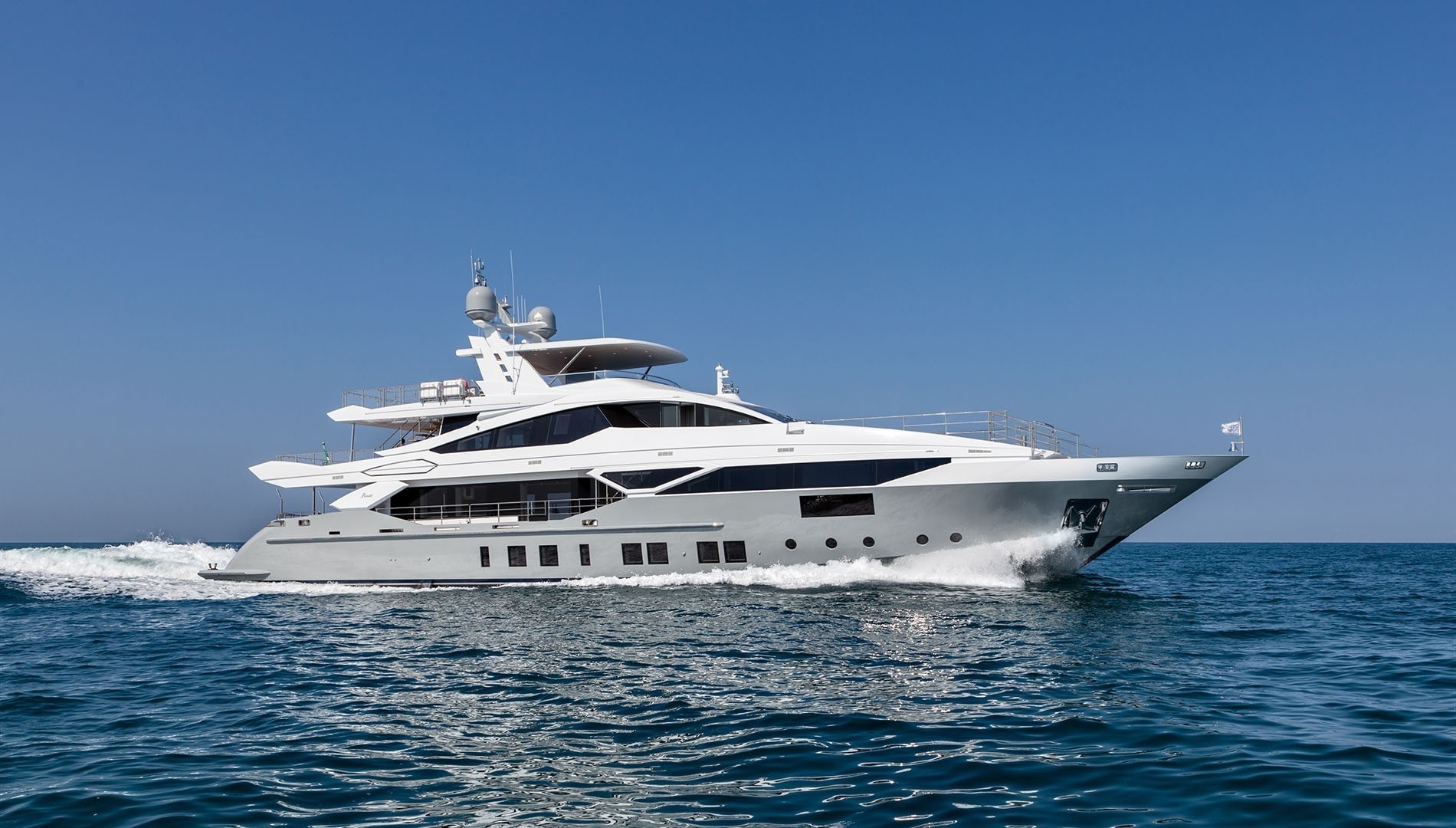 43m Benetti Veloce 140' superyacht profile