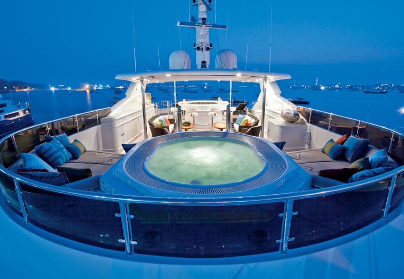 Jacuzzi Pool Aboard Yacht COCO VIENTE