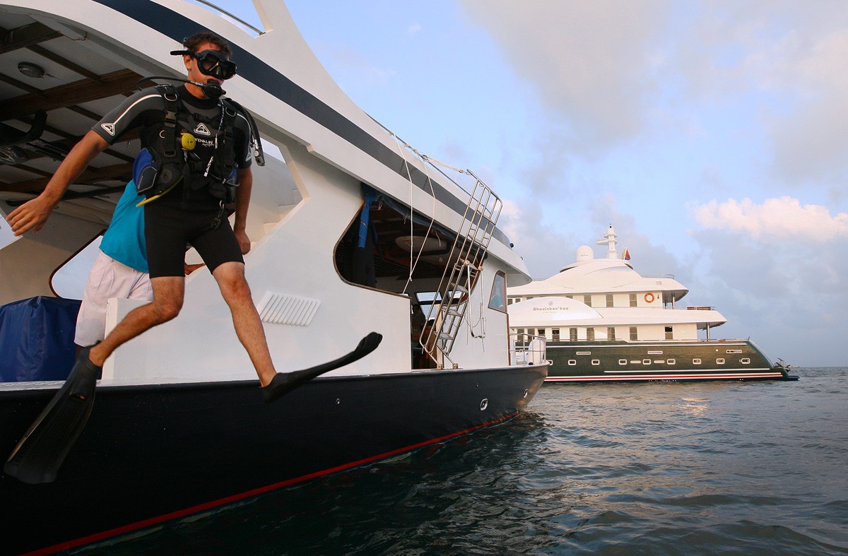 Under Water Scuba Dive On Yacht DHAAINKAN'BAA