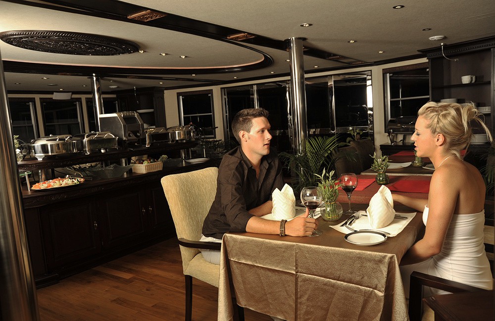 Eating/dining Aboard Yacht DHAAINKAN'BAA