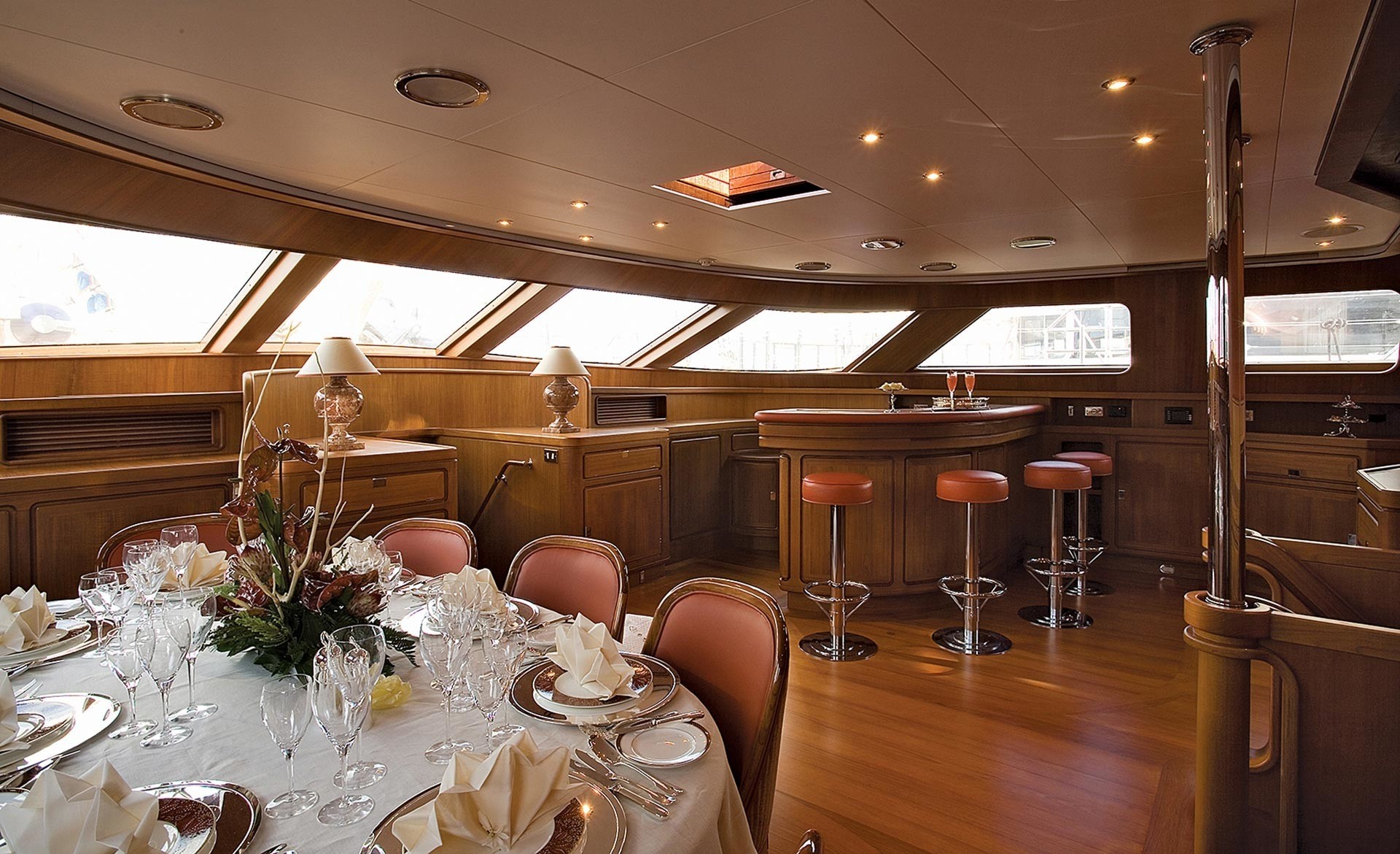 Eating/dining With Drinks Bar On Yacht ANTARA