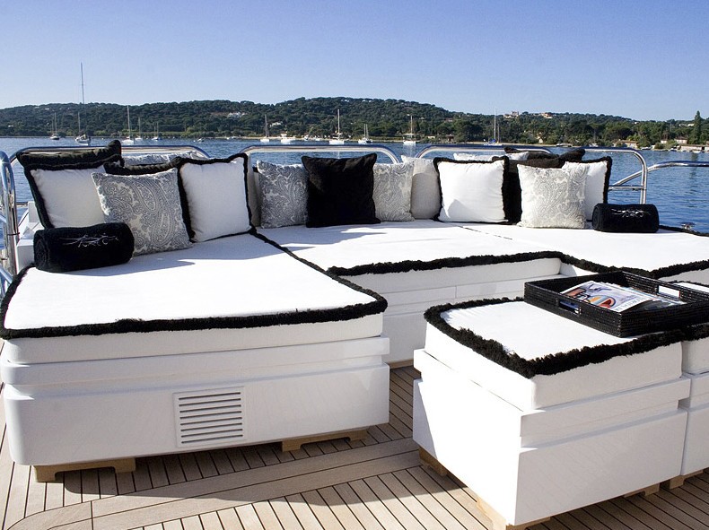 Sitting: Yacht PURE ONE's Aft Deck Image