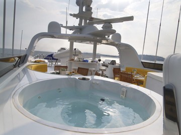 Jacuzzi Pool On Yacht INSPIRATION