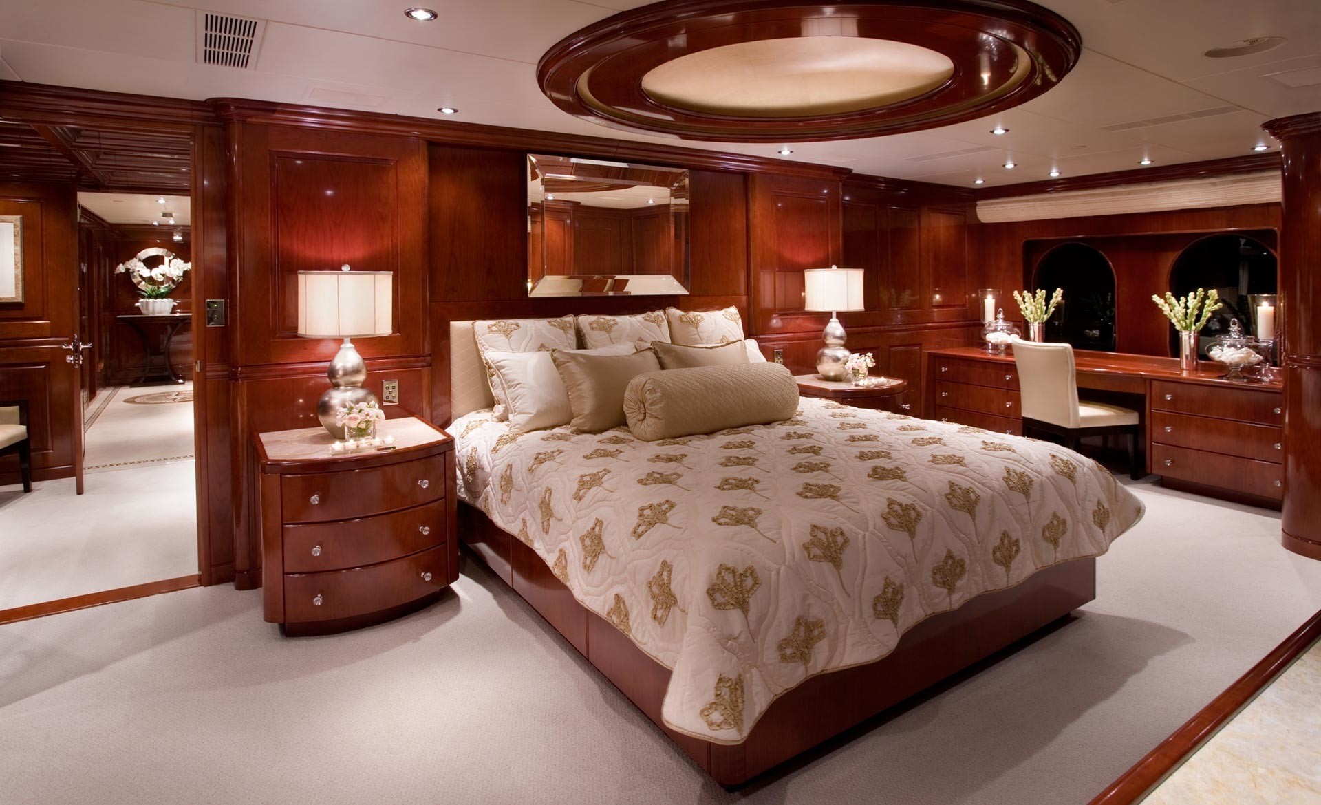 Main Master Cabin Aboard Yacht NO COMMENT
