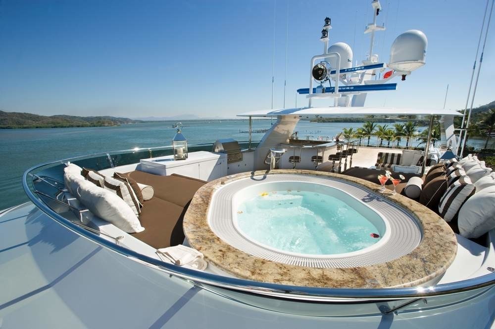 Jacuzzi Pool Aboard Yacht NO COMMENT