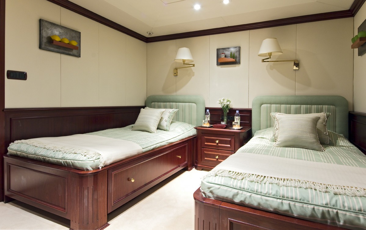 Twin Bed Cabin On Yacht LEGEND