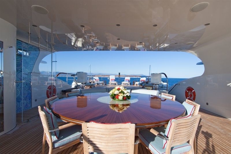 alfresco dining on sun deck