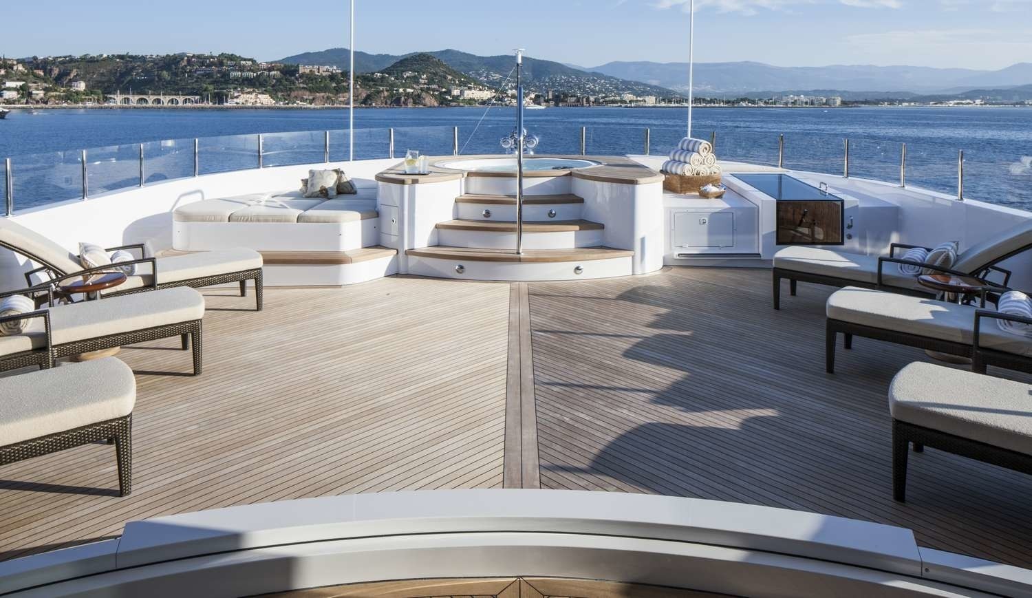 sun deck with jacuzzi