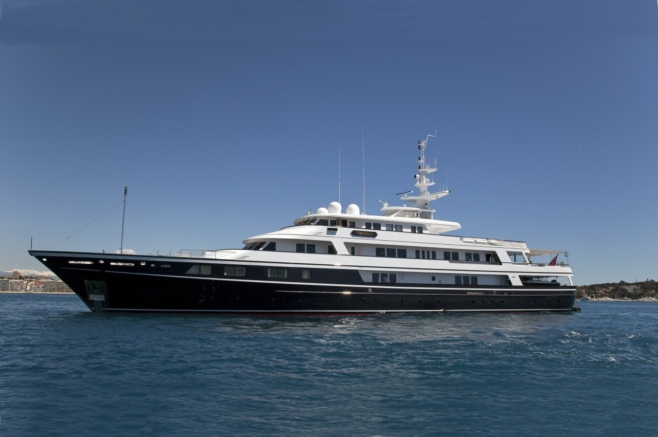 profile of full custom Feadship yacht