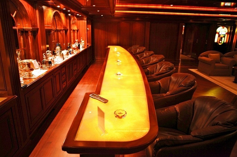 Sky-lounge: Yacht APOGEE's Backlit Onyx Drinks Bar Image