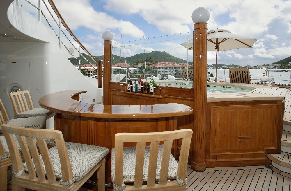 Drinks Bar With Jacuzzi Pool On Board Yacht FREEDOM