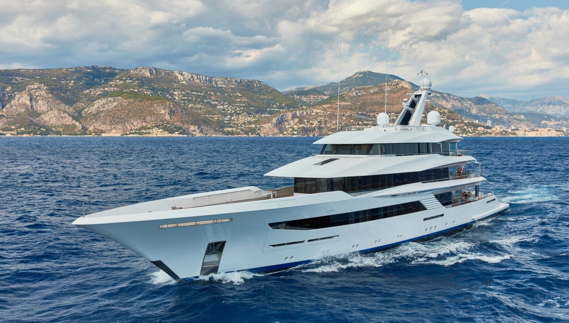 Spectacular 70m Feadship superyacht cruising in the Mediterranean