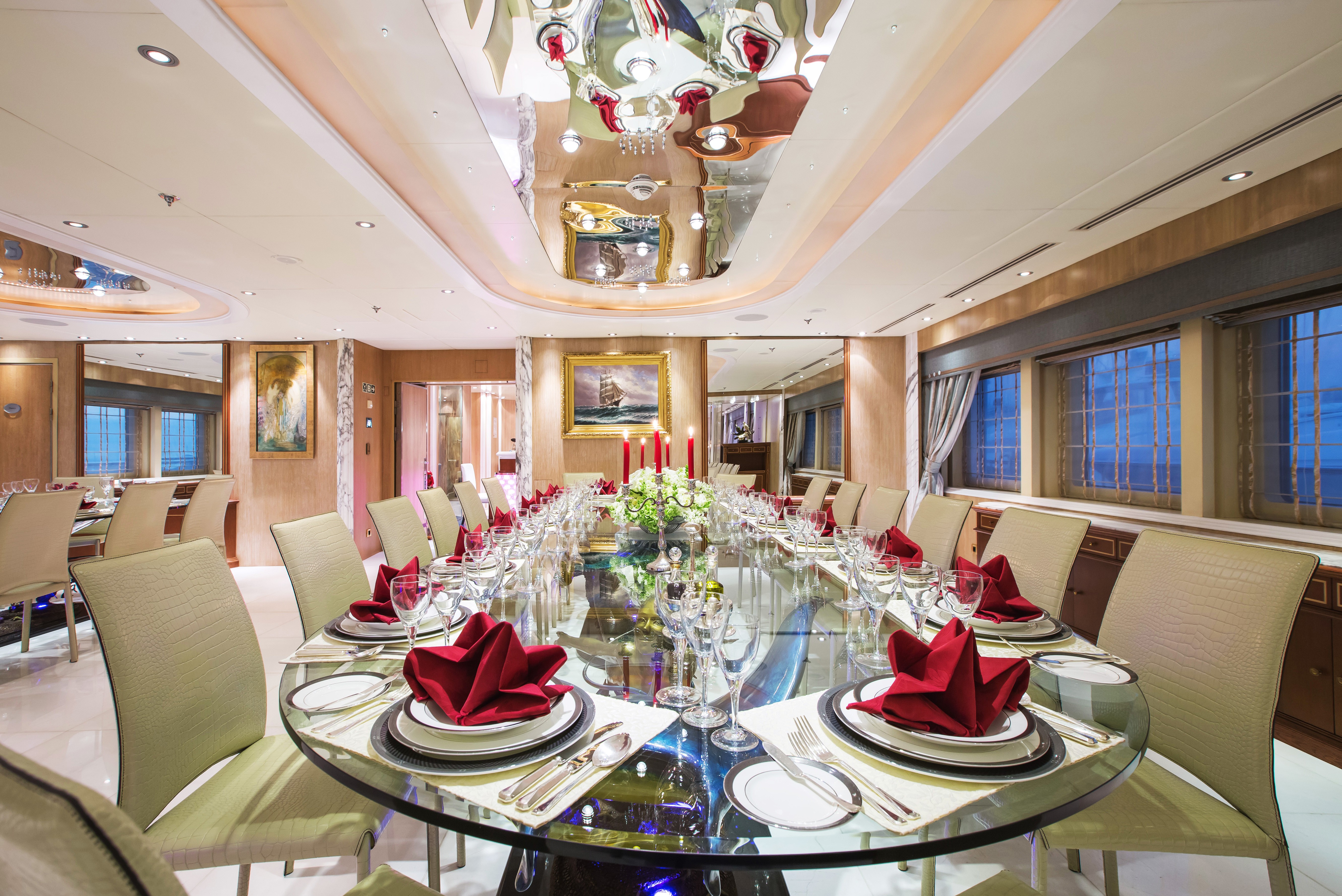 Eating/dining Zone Aboard Yacht MOONLIGHT II