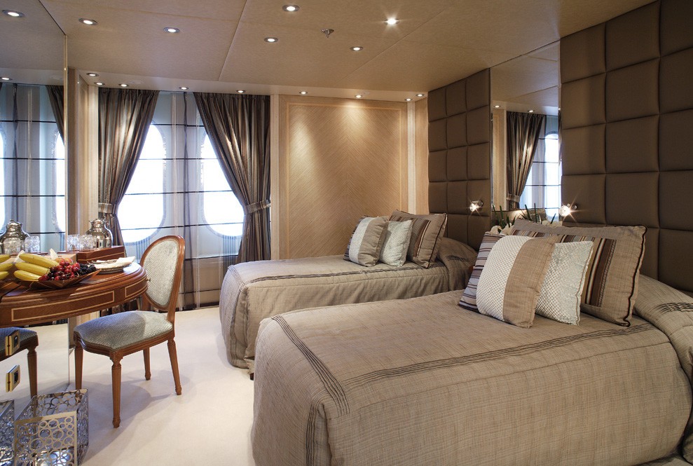 Twin Bed Stateroom: Yacht MOONLIGHT II's Captured
