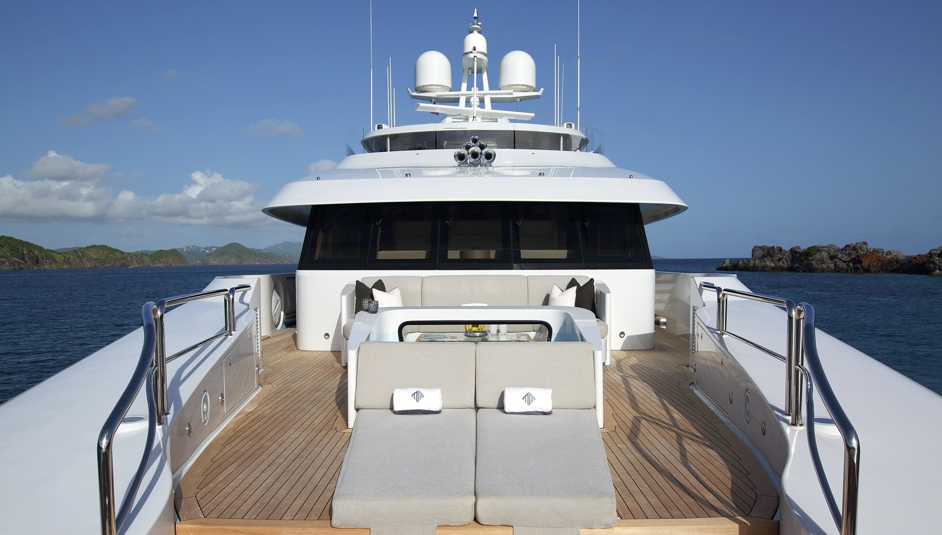 Foredeck With Jacuzzi
