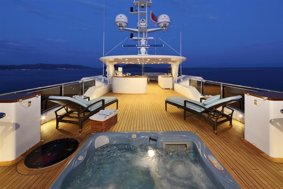 Sun Deck With Jacuzzi