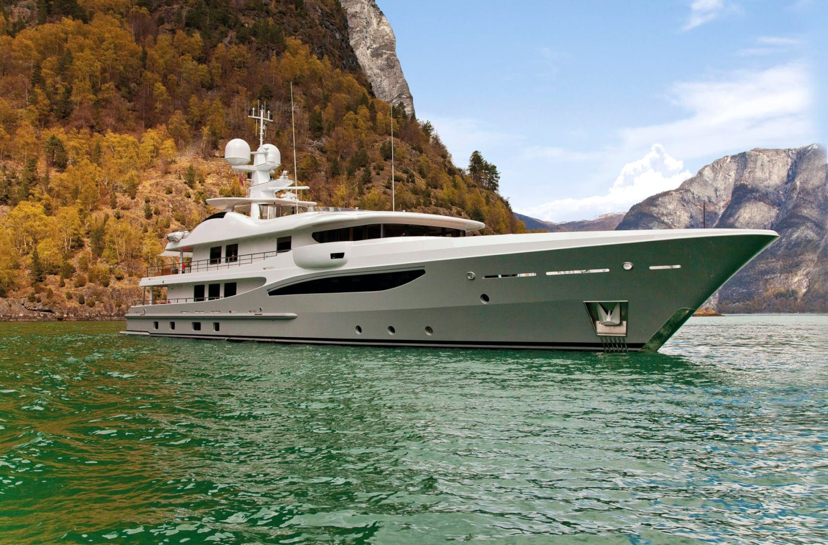 Profile Of The Yacht