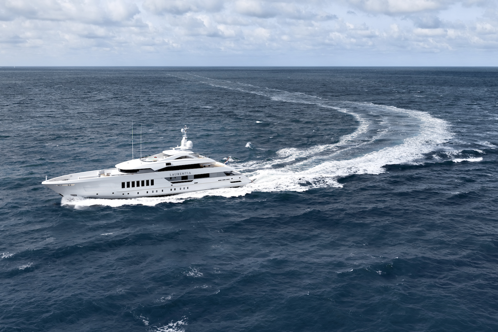 55m Fast Displacement Yacht By HEESEN 
