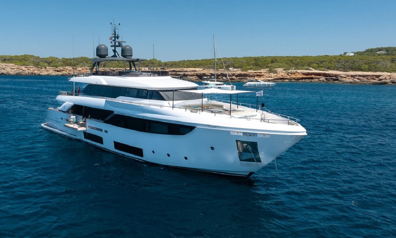 Luxury yacht ACQUA