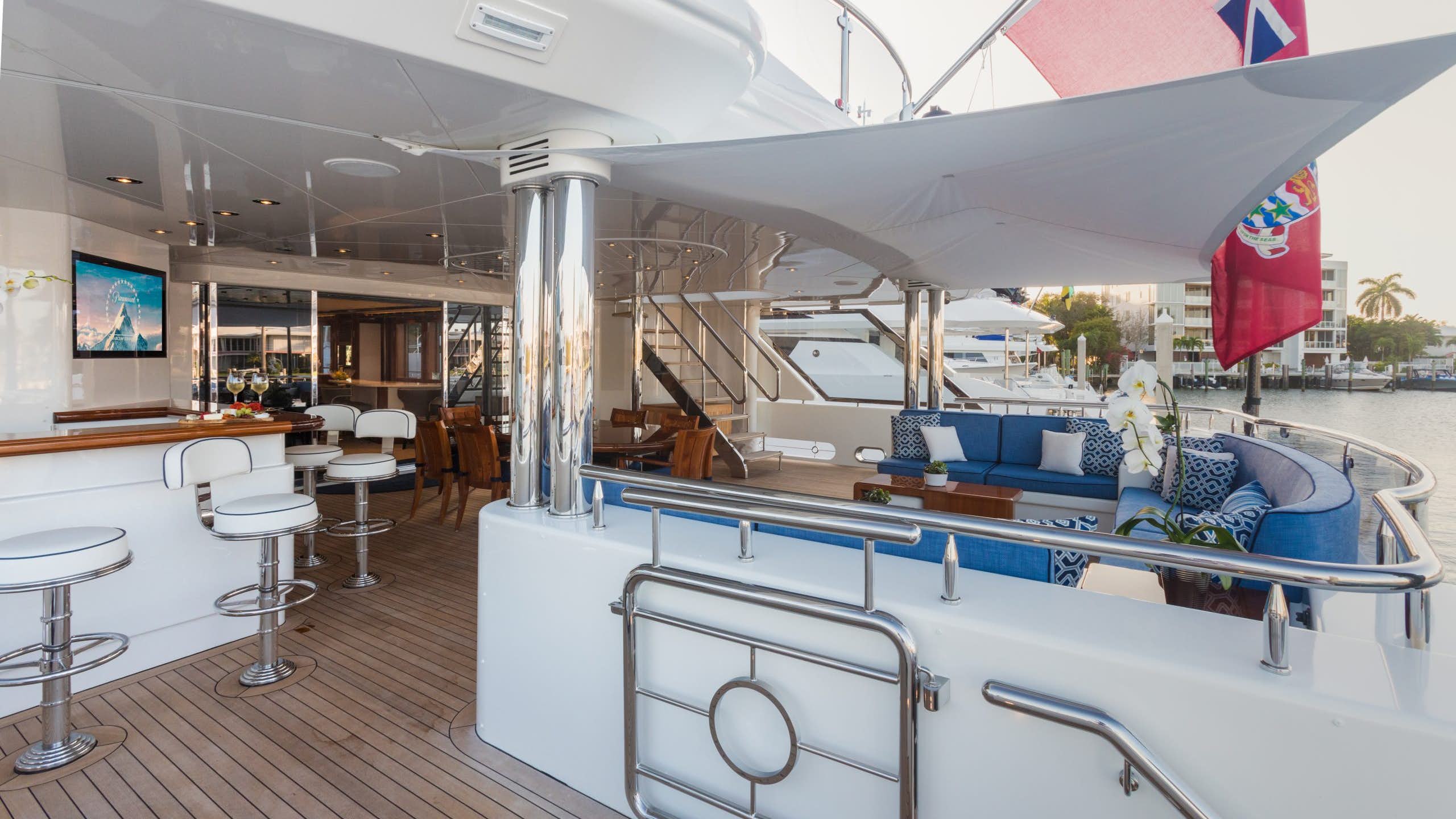Aft Deck Dining And Seating
