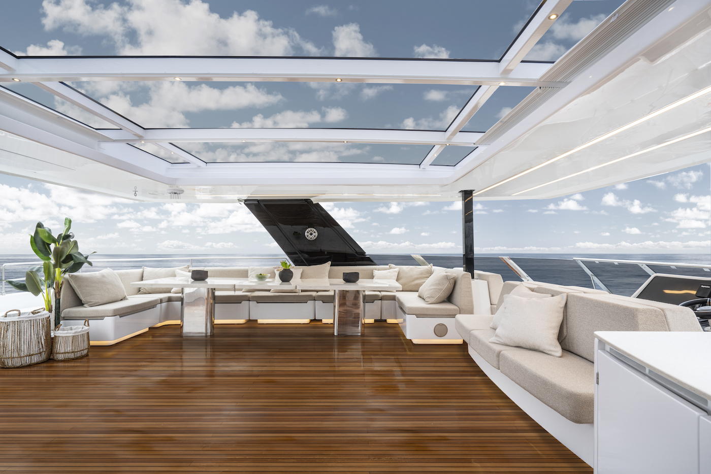 Luxury yacht MANTA