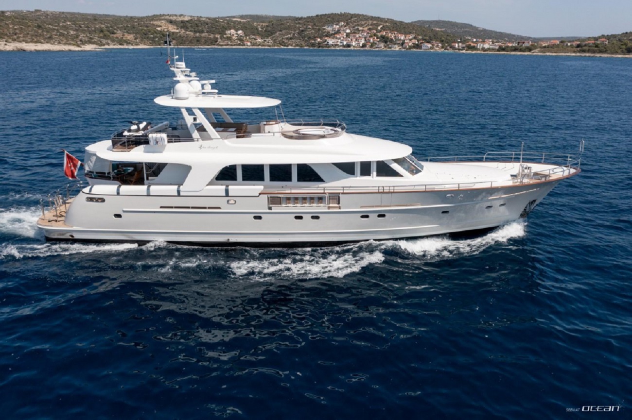 Luxury yacht SEA BREEZE II