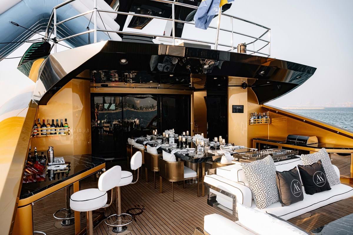 Main Deck Dining And Bar