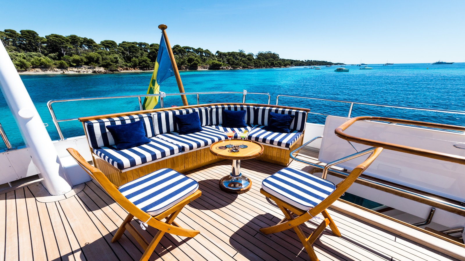 Sundeck, image of STAR OF THE SEA by Benetti. 