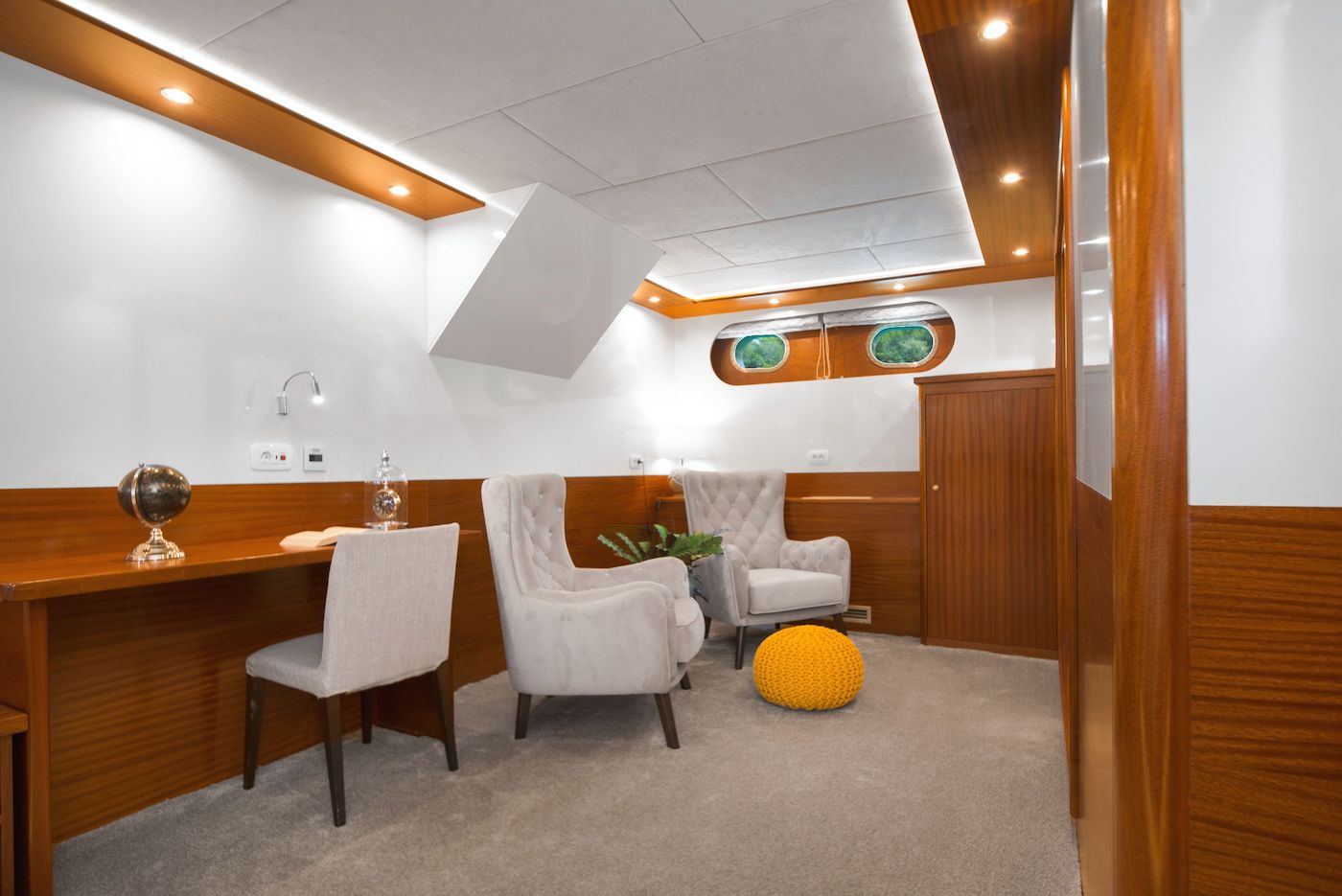 Double Cabin Seating Area