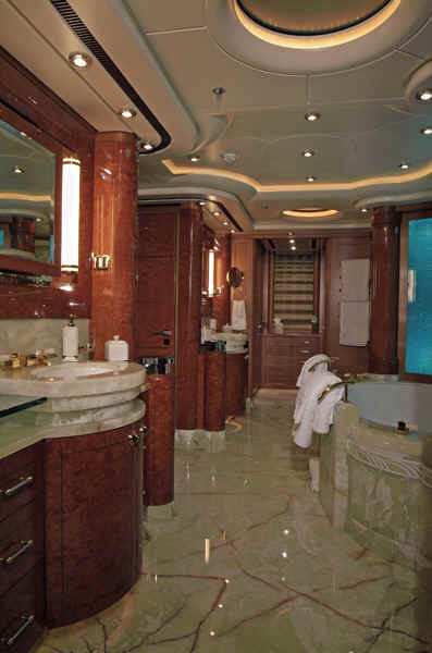 Guest Cabin - Bathroom