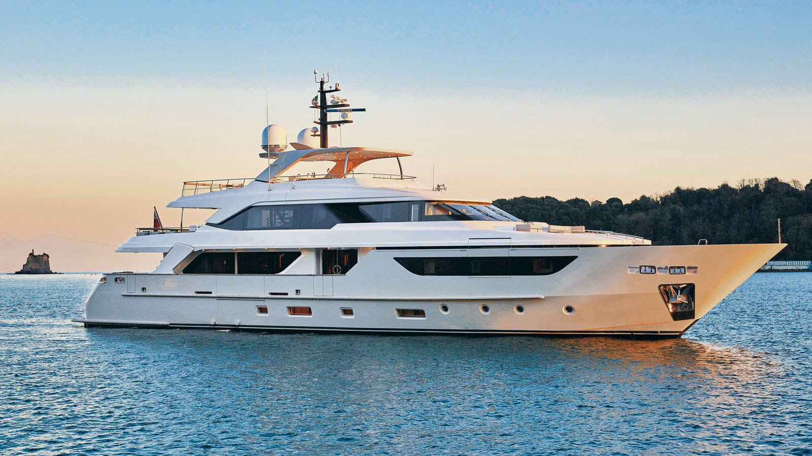 Luxury yacht AKULA