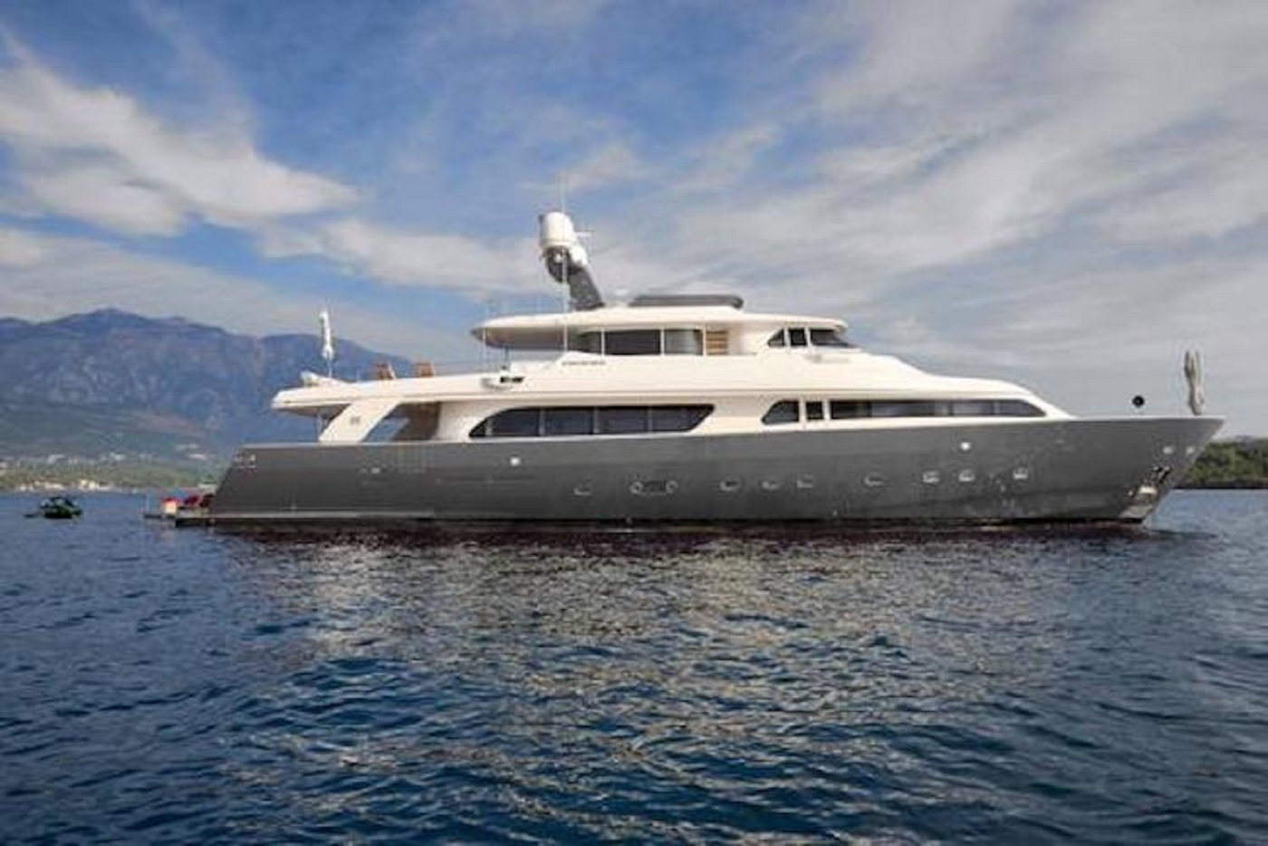 Luxury yacht ZIACANAIA