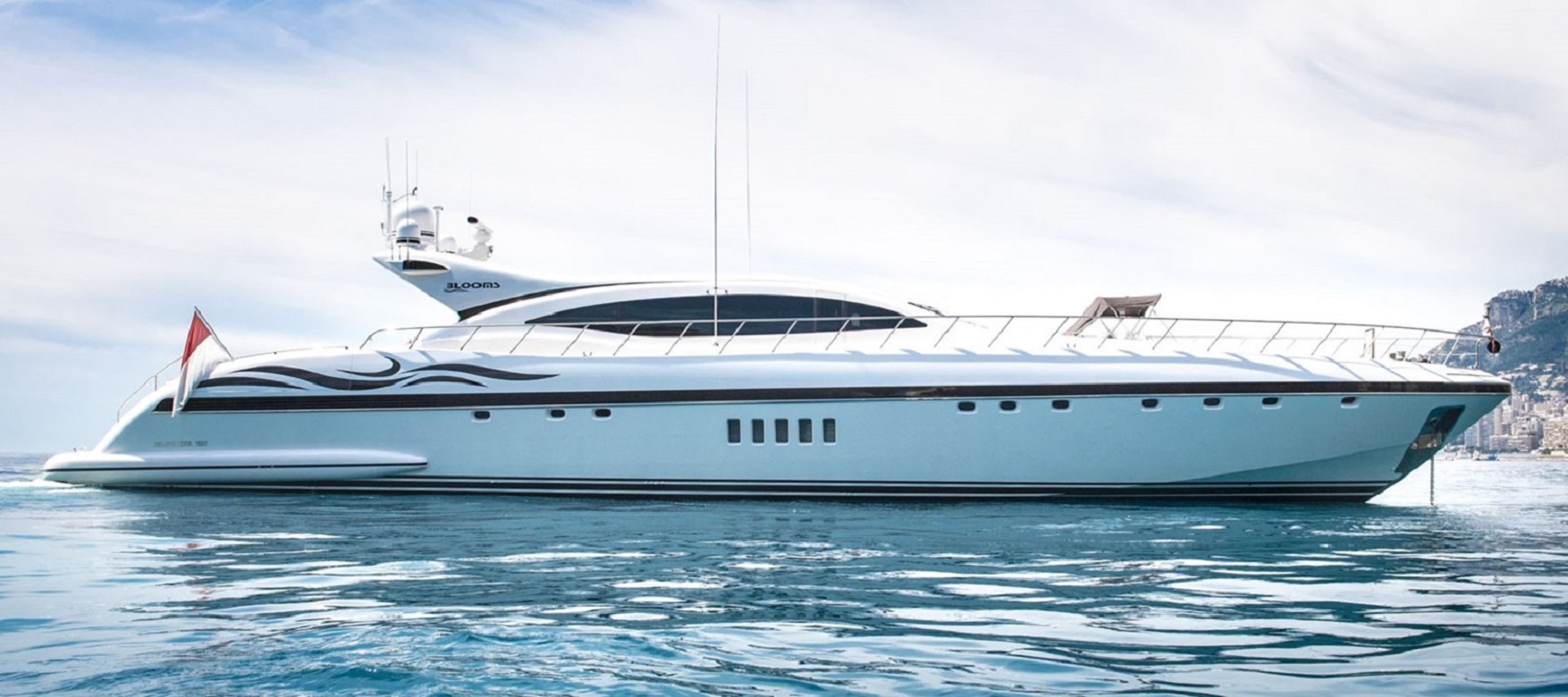 Luxury yacht BLOOMS