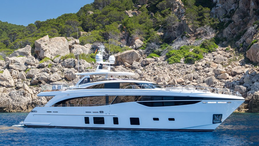 Luxury yacht MINOR FAMILY AFFAIR