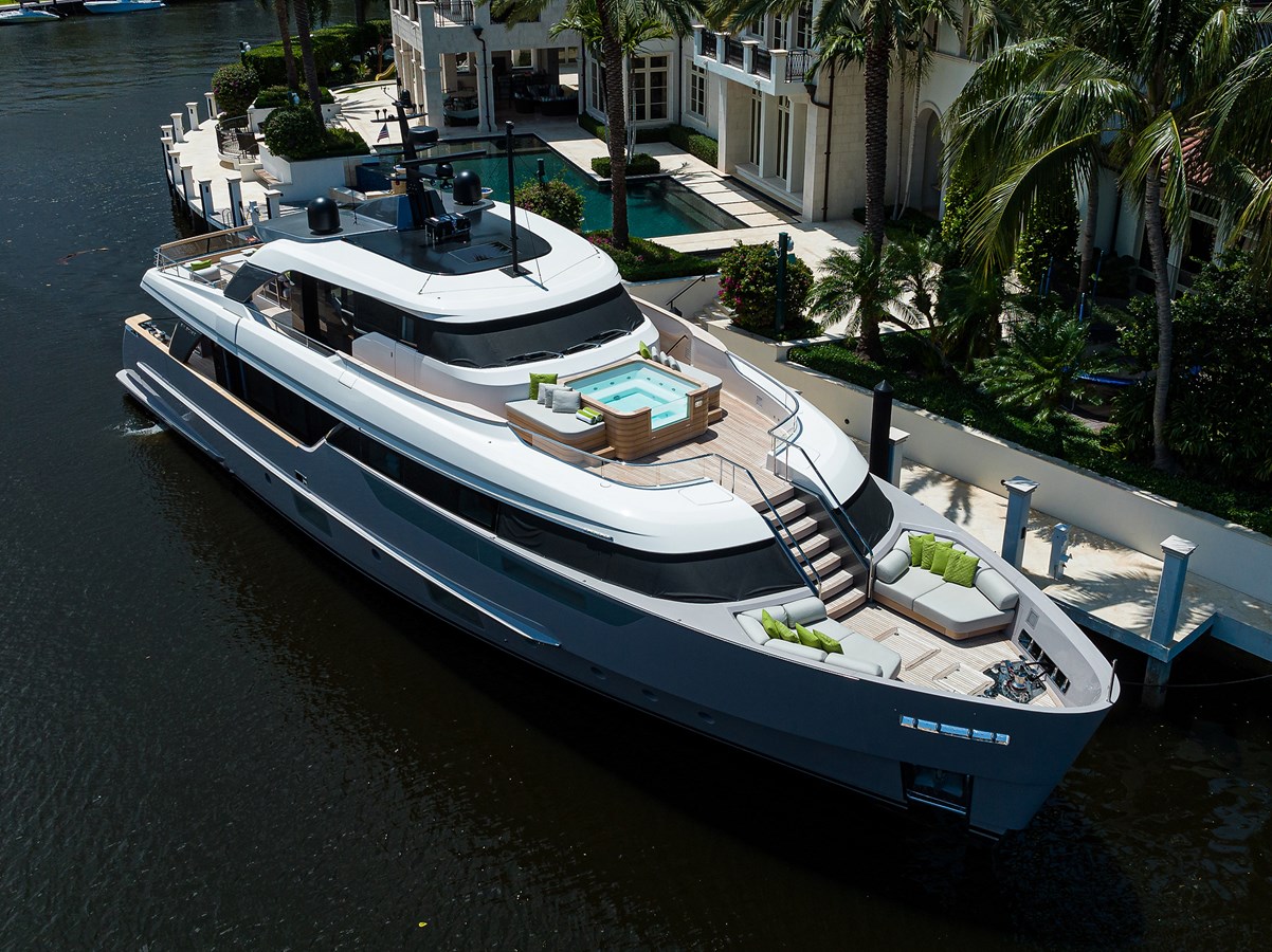 Luxury yacht PEARL