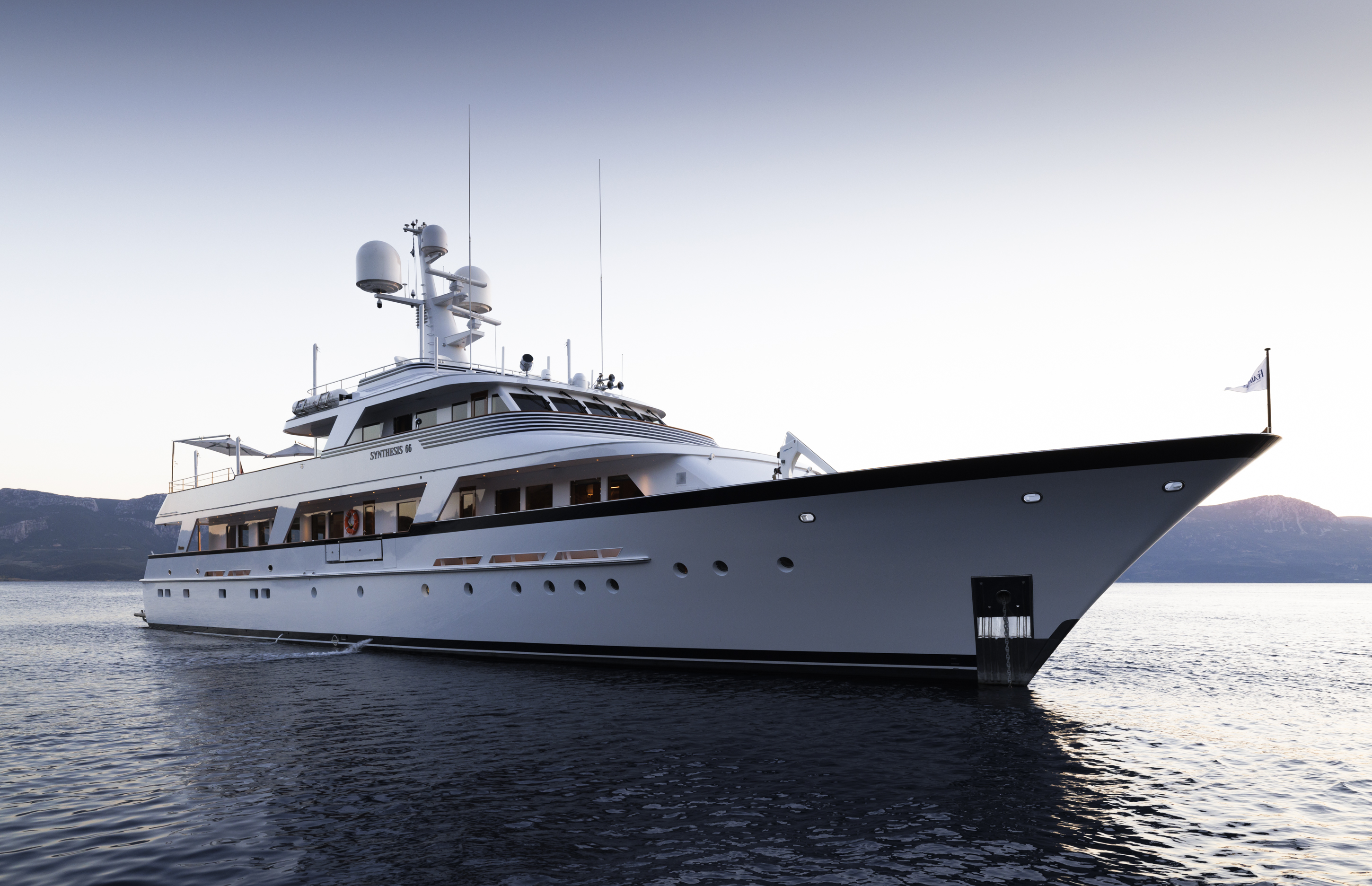 Luxury yacht SYNTHESIS 66