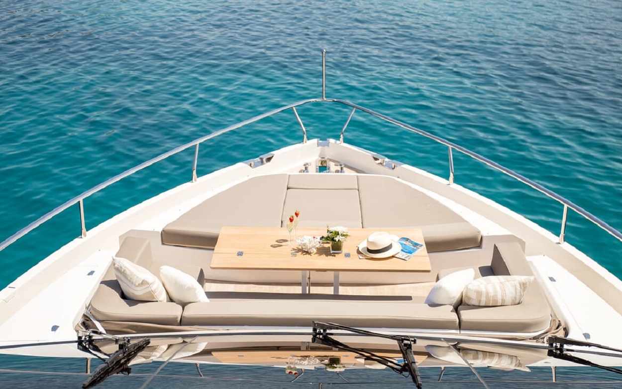 Luxury yacht TOMI
