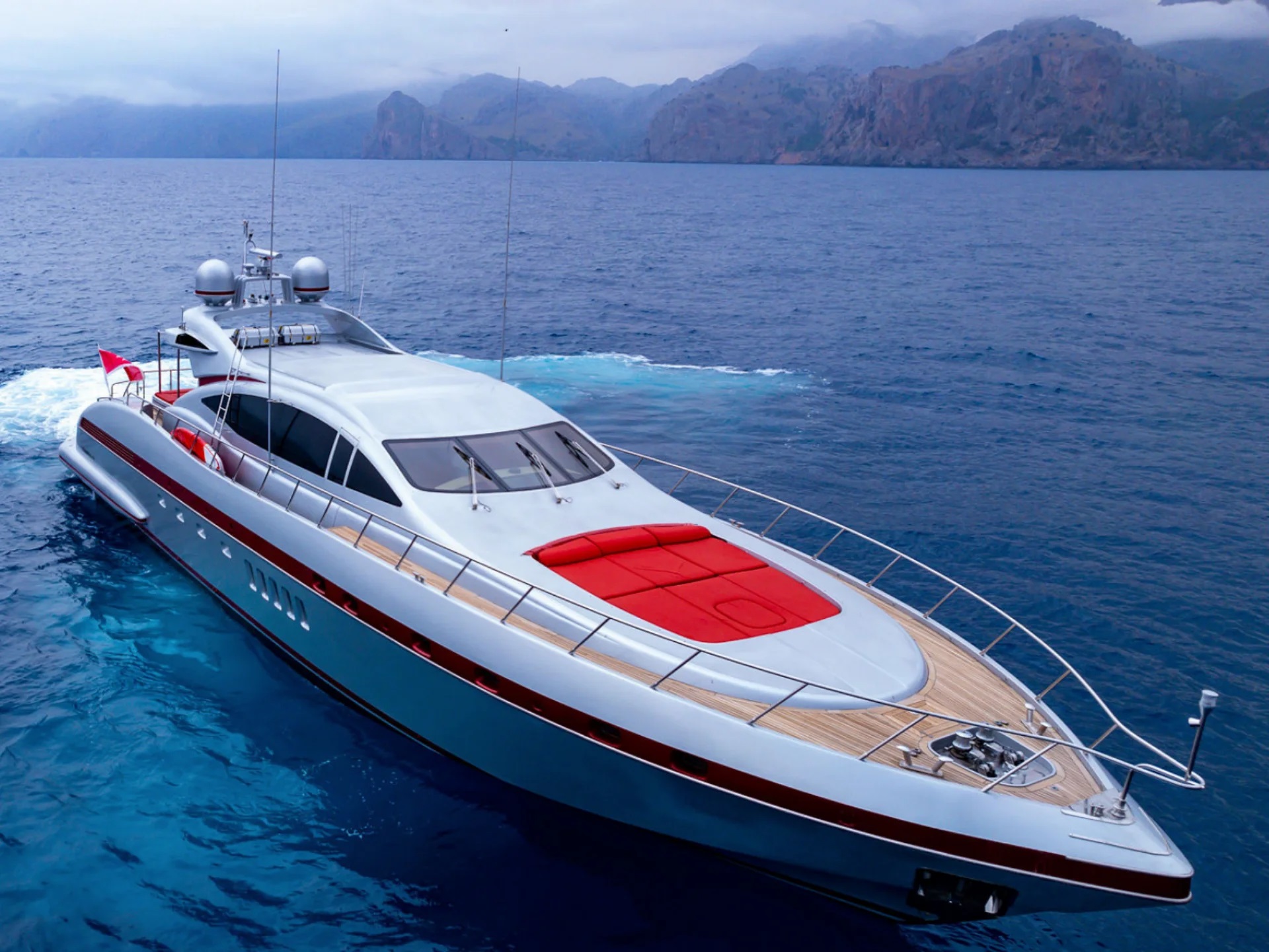 LA DIGUE Yacht Charter Details, Mangusta (Overmarine) | CHARTERWORLD ...