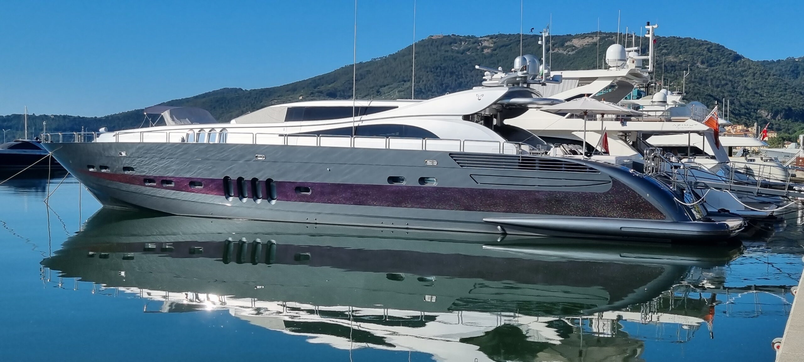 Luxury Yacht MANU V