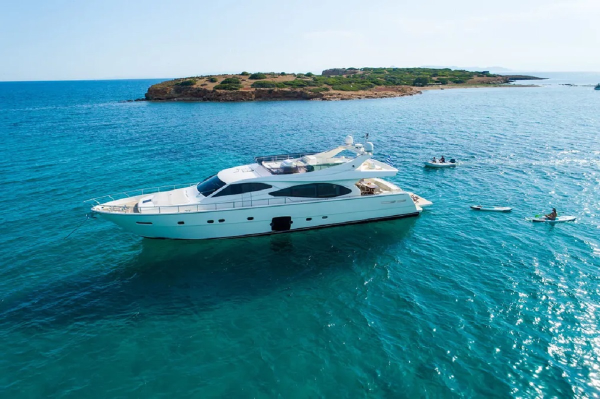Luxury Yacht NINETEEN